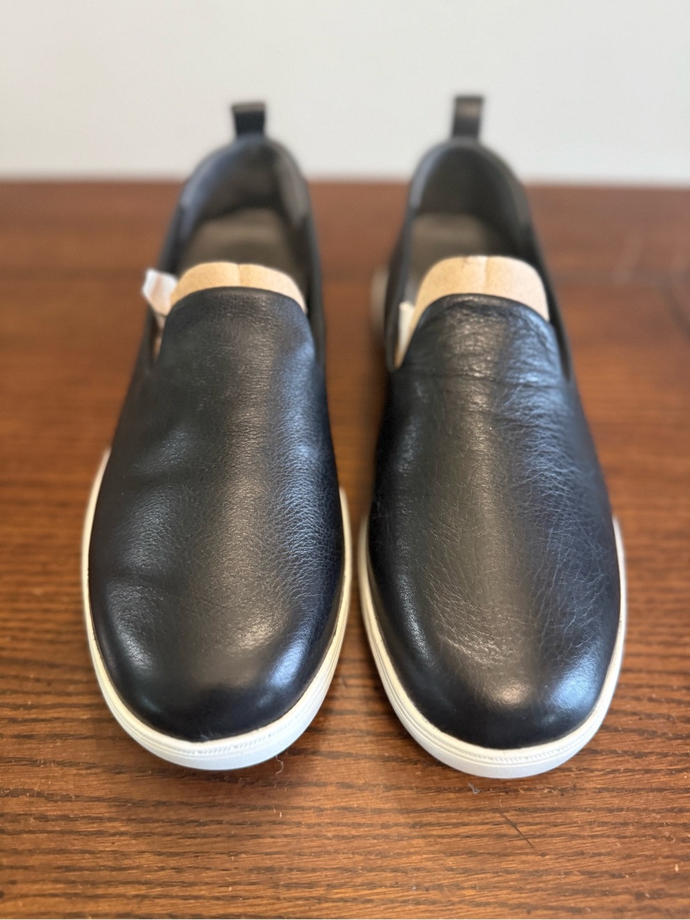 Vionic Uptown Willa Black Slip-On Leather Sneakers with White Sole NEW - Picture 4 of 8